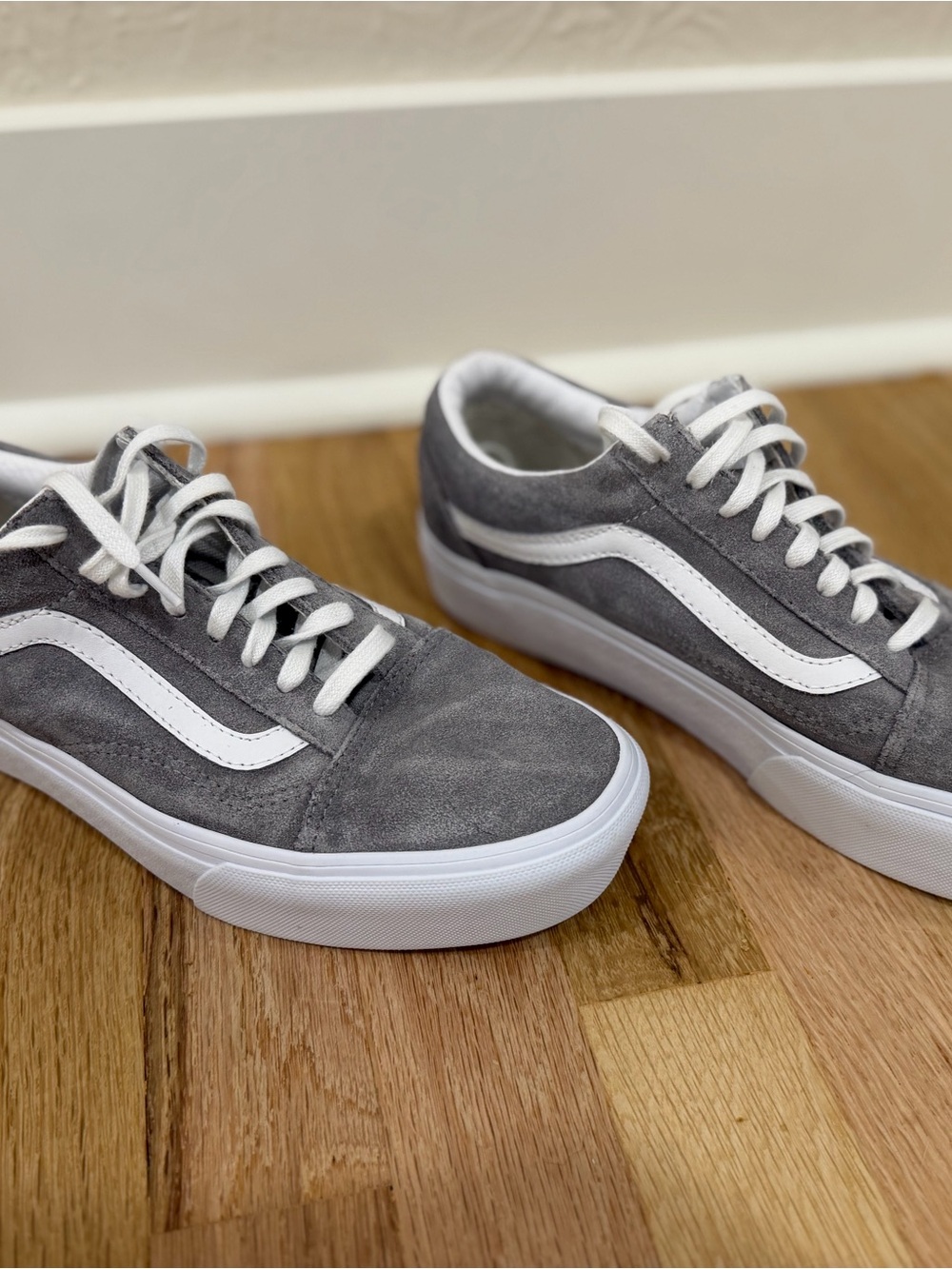 Vans Old Skool Suede Low-Top Sneakers - Gray & White Mens 8 Women’s 9.5